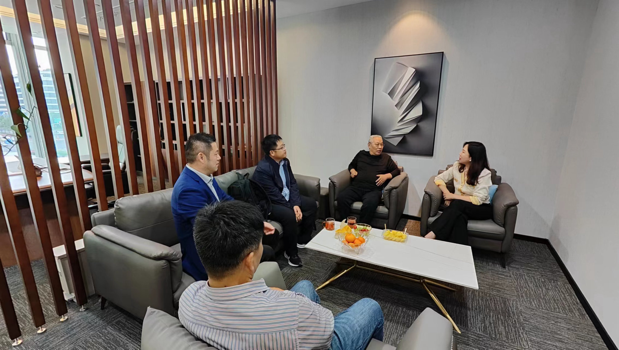 洛阳商务局领导莅临上海羽晟发展海外招商中心参观考察，沟通了解马来西亚海外项目概要
